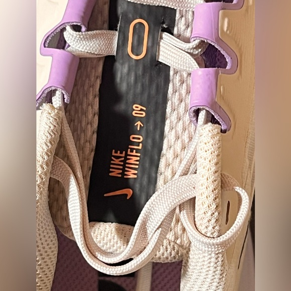 Nike Winfi 09, tan and lavender running sneakers like new - Picture 6 of 6